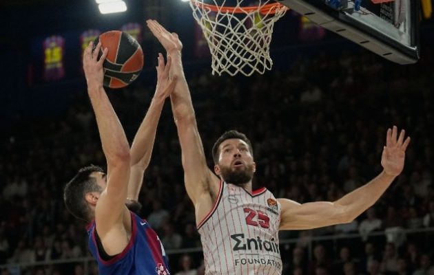 Έχασε την ευκαιρία για το 2-0 ο Ολυμπιακός – Ηττήθηκε από την Μπαρτσελόνα 77-69