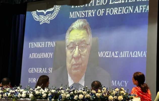 Γιάννης Χρυσουλάκης: Έλληνες και Ινδοί συγκροτούν δύο έθνη που συναντιούνται, με αδιάλειπτες και γόνιμες επαφές και ανταλλαγές, στα βάθη της Ιστορίας