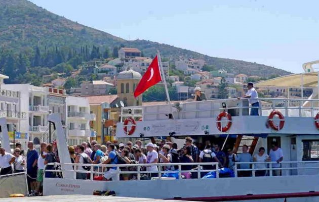 RND: Τουρκική «απόβαση» στα ελληνικά νησιά του Αιγαίου