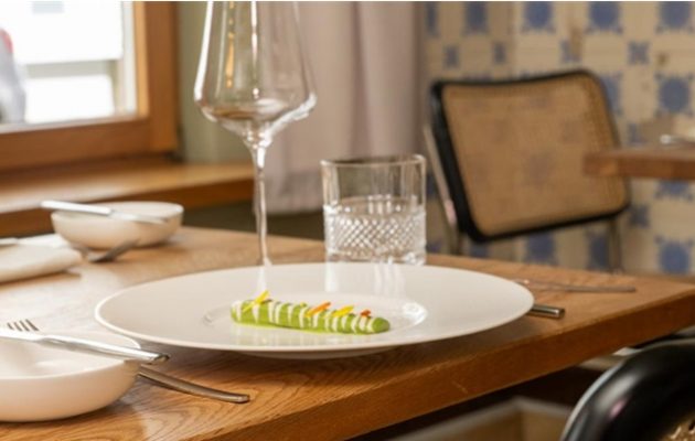 Γερμανία: Όποιος κλείνει τραπέζι σε εστιατόριο και δεν πάει πληρώνει