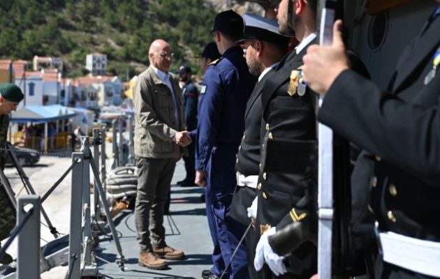 Ο Νίκος Δένδιας στην πυραυλάκατο «Κρυσταλλίδης»