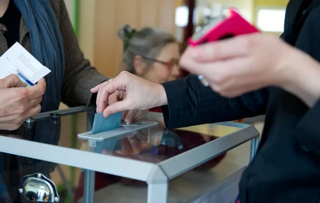 Γαλλία – Εκλογές: Μαζική προσέλευση στις κάλπες – Συμμετοχή ρεκόρ