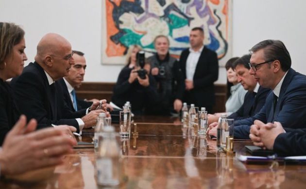 Ο Νίκος Δένδιας στη Σερβία συμφώνησε με τον Αλεξάνταρ Βούτσιτς ενίσχυση της αμυντικής συνεργασίας