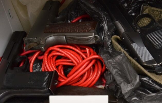 Παγκράτι: Εντοπίστηκε γιάφκα με όπλα, χειροβομβίδες, πυροκροτητές και εκρηκτικές ύλες