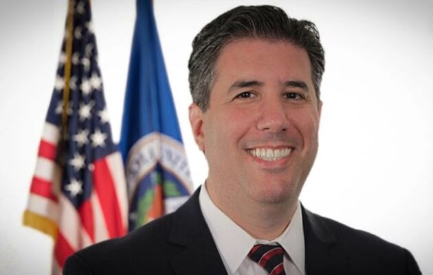 Μάικλ Ρήγας: Ελληνικής καταγωγής ο αναπληρωτής υπουργός Εξωτερικών που πρότεινε ο Ντόναλντ Τραμπ