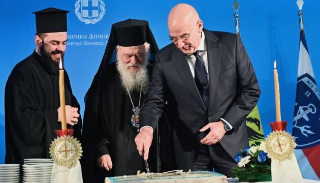 Με κοπή βασιλόπιτας και εγκαίνια ο Νίκος Δένδιας παρουσίασε το έργο ανάπλασης του ΥΠΕΘΑ – Νέα εποχή στις Ένοπλες Δυνάμεις