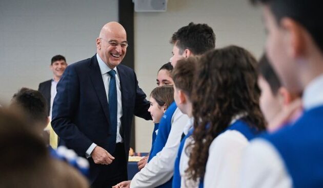 ΗΠΑ: Ο Νίκος Δένδιας με τα ελληνόπουλα του Σικάγο