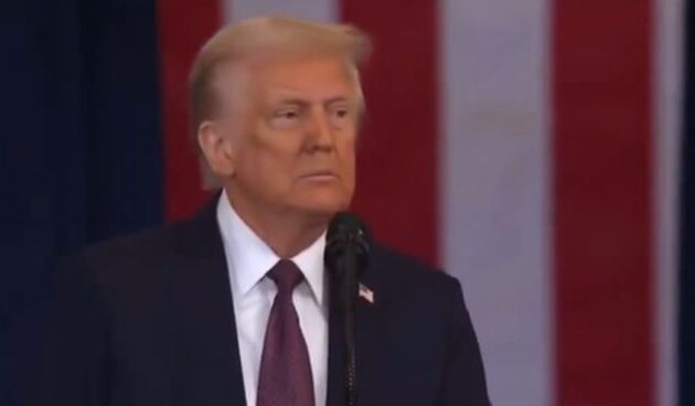 Ο Τραμπ δήλωσε ότι «σώθηκε από τον Θεό για να κάνει την Αμερική ξανά μεγάλη»