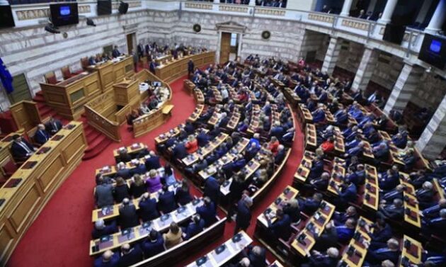 Απορρίφθηκε η πρόταση δυσπιστίας με 157 ψήφους κατά – Ρεκόρ συζήτησης στη Βουλή