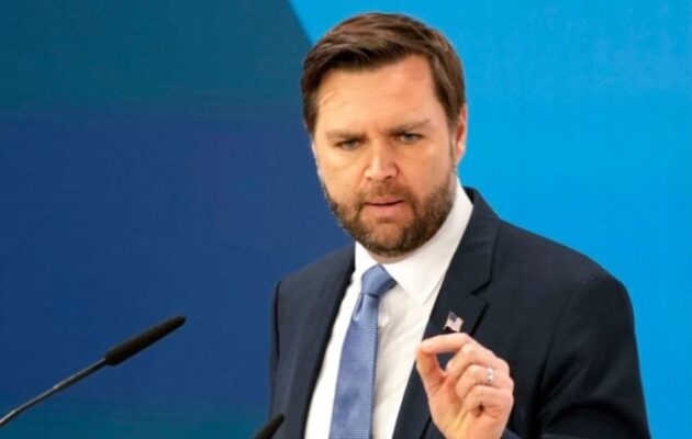 Ο αντιπρόεδρος των ΗΠΑ διαμήνυσε στον Ζελένσκι να το «ράψει» για τον Τραμπ