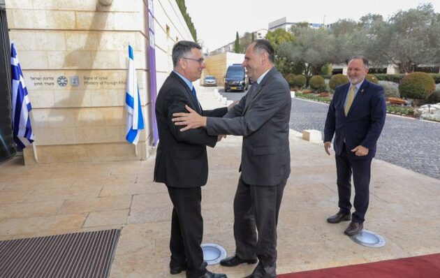 Ο Γιώργος Γεραπετρίτης στο Ισραήλ – Συνάντηση με Γκίντεον Σαάρ