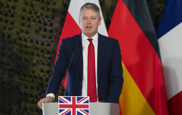 Το Λονδίνο αδειάζει τον Μακρόν: «Δεν υπάρχει συμφωνία» για κοινή πρόταση μερικής εκεχειρίας στην Ουκρανία