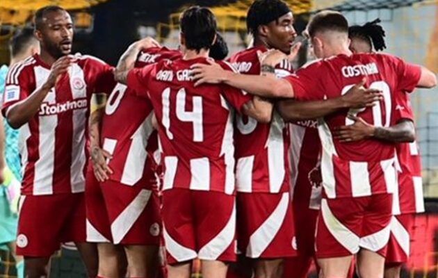 Άξιος πρωταθλητής ο Ολυμπιακός, νίκησε πάλι την ΑΕΚ (2-0)  και την «βύθισε» στην 4η θέση