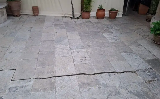 Αναστάτωση στην Κρήτη: Αυτοψία από τον Ευθ. Λέκκα σε δύο μεγάλες ρωγμές στο έδαφος στις Βούτες