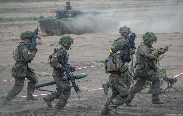 DW: Η Γερμανία εξοπλίζεται – Έχει όμως στρατιώτες και εφέδρους;