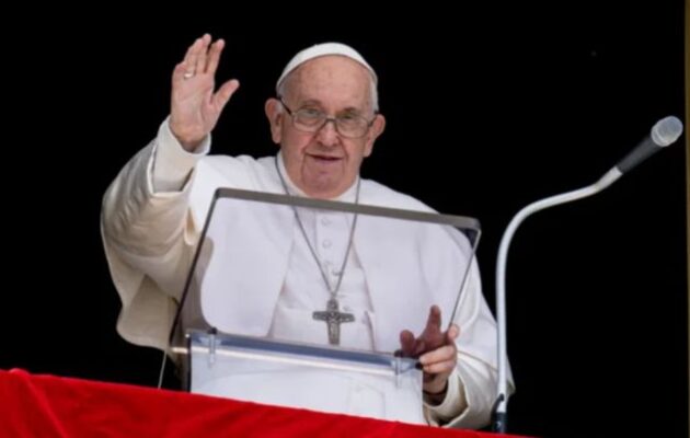 Ο Πάπας Φραγκίσκος ζήτησε να ταφεί «στη γη», χωρίς ταφικό διάκοσμο