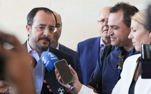 Ο Χριστοδουλίδης προσγειώθηκε στο Ισραήλ παρά την πυραυλική επίθεση των Χούτι στο αεροδρόμιο Μπεν Γκουριόν – «Τολμηρός ηγέτης» μεταδίδουν Ισραηλινοί δημοσιογράφοι