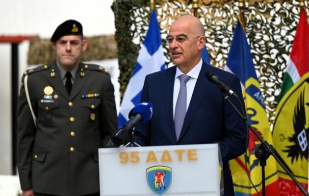 Από τη Σύμη, μήνυμα ισχύος: Ο Δένδιας με Θουκυδίδειο λόγο: «Οι ισχυροί κάνουν ό,τι τους επιτρέπει η δύναμή τους· και οι αδύναμοι ανέχονται ό,τι τους επιβάλλει η αδυναμία τους»