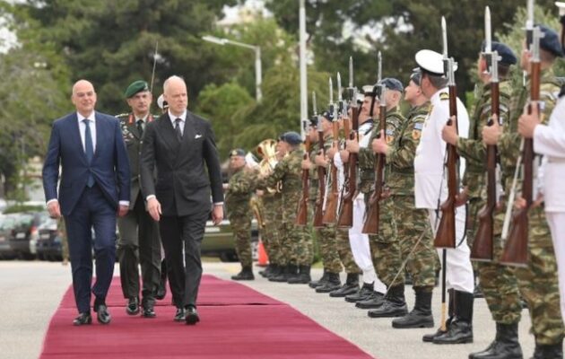 Νίκος Δένδιας: Ελληνοουγγρική συνάντηση για Άμυνα, Ασφάλεια και Γεωπολιτικές Εξελίξεις
