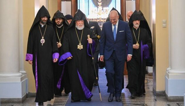 Ο Νίκος Δένδιας με τον Αράμ Α΄ των Αρμενίων