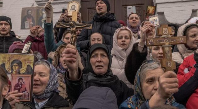«Εμφύλιος» Ορθοδόξων χριστιανών στην Ουκρανία