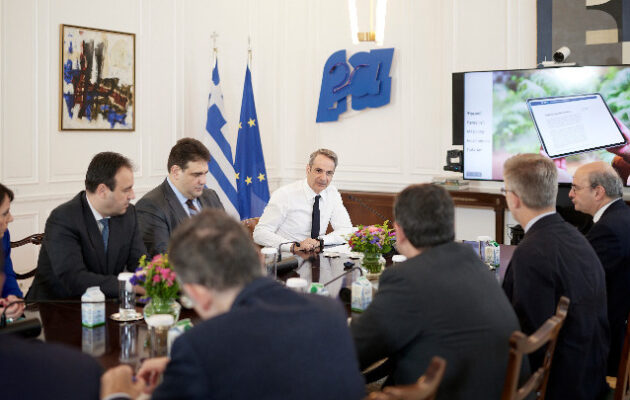 «Κριτές» του Δημοσίου οι πολίτες: Μπούμερανγκ για την κυβέρνηση Μητσοτάκη
