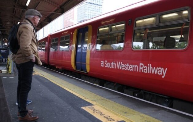 Βρετανία: Ξεκίνησε η επανακρατικοποίηση των σιδηροδρόμων