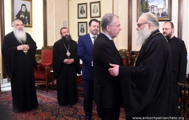 Συρία: Η Ελλάδα κοντά στους Ρωμιούς της Αντιόχειας – Ο Πατριάρχης Ιωάννης Ι΄ υποδέχθηκε τον Γενικό Γραμματέα Θρησκευμάτων της Ελλάδας και τον Πρεσβευτή της Ελλάδας στη Δαμασκό