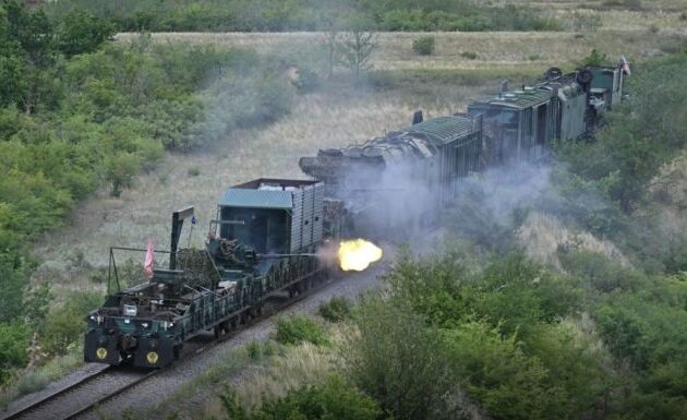 Οι Ρώσοι έβαλαν στις ράγες θωρακισμένα τρένα