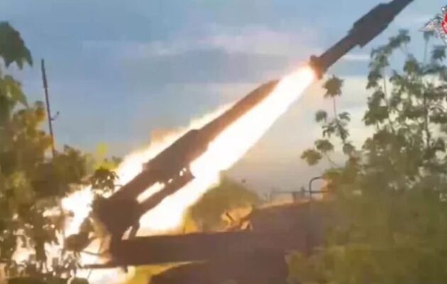 Σφοδρές ρωσικές επιθέσεις στην Ουκρανία από αέρος και εδάφους