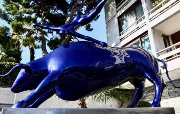 Σκάνδαλο ΟΠΕΚΕΠΕ: Δώρισε γλυπτό στο υπουργείο Εσωτερικών ο «φραπές» (Ξυλούρης)