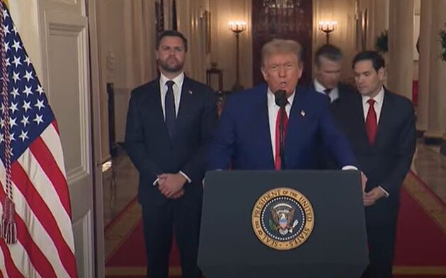 Τραμπ: Το Ιράν οφείλει να επιδιώξει «άμεσα» ειρήνη, αλλιώς «θα στοχεύσουμε» νέους στόχους