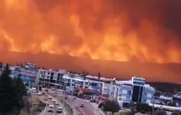 Τουρκία: Μεγάλες φωτιές ξέσπασαν στη Σμύρνη