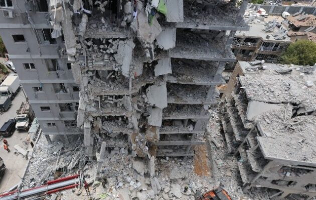 Σφοδρές εκατέρωθεν επιθέσεις: Κύμα ισραηλινών αεροπορικών επιδρομών μετά την ιρανική πυραυλική επίθεση