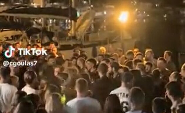 Αμοργός: «Σανδαλάκηδες» διέλυσαν τοπικό πανηγύρι φωνάζοντας «λευτεριά στην Παλαιστίνη» – Αποκάλεσαν «φασίστα» τον τραγουδιστή επειδή φώναξε «λευτεριά στην Κύπρο»