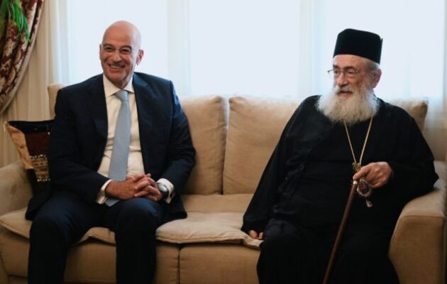 Ο Νίκος Δένδιας συναντήθηκε με τον Αρχιεπίσκοπο Σινά: «Αμέριστη στήριξη στην ιστορική Μονή Σινά»