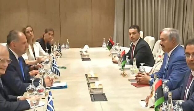 Ο Γεραπετρίτης συνάντησε τον Χάφταρ στη Βεγγάζη