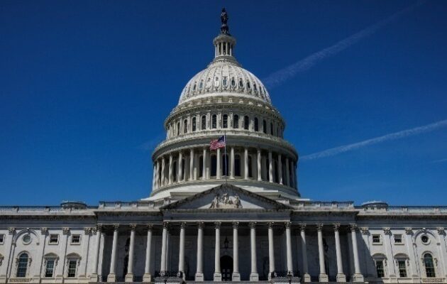 ΗΠΑ: Η Γερουσία ενέκρινε με οριακή πλειοψηφία το φορολογικό ν/σ του Τραμπ