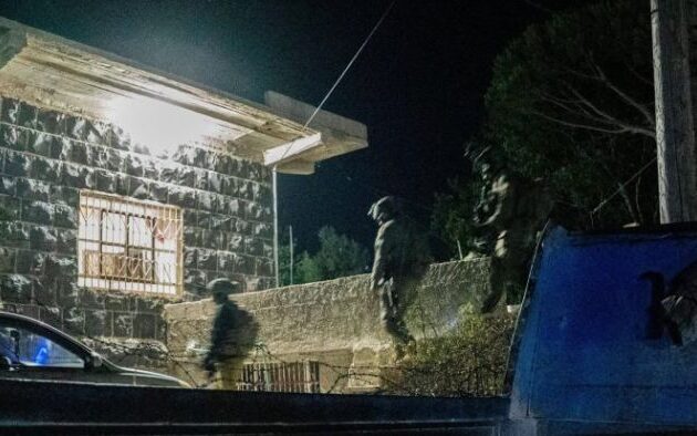 Ο ισραηλινός στρατός πραγματοποίησε επιδρομές σε οπλοστάσια στη νότια Συρία