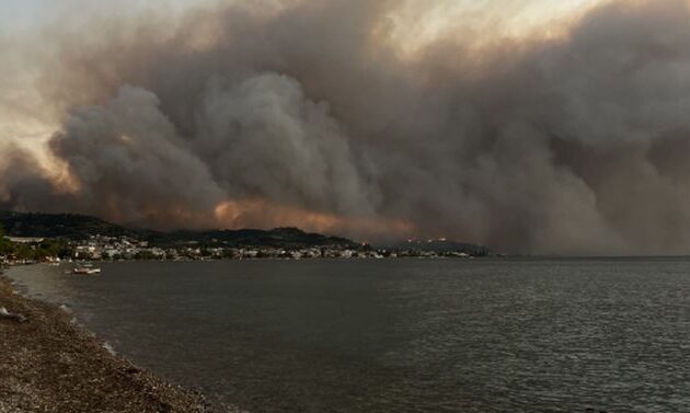 Καίγεται η Πάτρα – Καίγονται προάστια και συνοικίες της πόλης