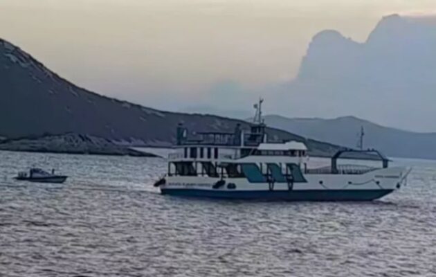 Ρυμουλκήθηκε στα Νέα Στύρα το πλοίο που προσάραξε σε ύφαλο – Προχωρούν σε ομαδικές αγωγές και μηνύσεις οι επιβάτες
