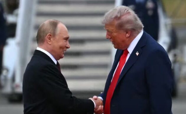 Αλάσκα: Ο Τραμπ υποδέχτηκε τον Πούτιν με χειροκρότημα