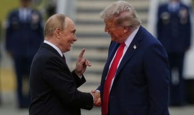 Τι κουβέντες αντάλλαξαν Τραμπ και Πούτιν μόλις αντάμωσαν – Ειδικός διάβασε χείλη