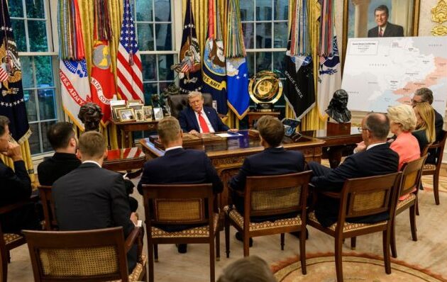 Ο δάσκαλος Ντόναλντ Τραμπ και οι μαθητές του στο Οβάλ Γραφείο