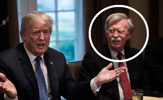 Πράκτορες του FBI «μπούκαραν» στο σπίτι του Τζον Μπόλτον – Τραμπ: «Είναι πράγματι ένα ρεμάλι»