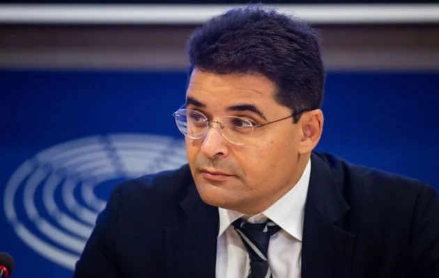 Αδιανόητες επιθέσεις κατά των δημοσιογράφων Θ. Κουκάκη και Ε. Τριανταφύλλου – Καταδικάζει η ΕΣΗΕΑ