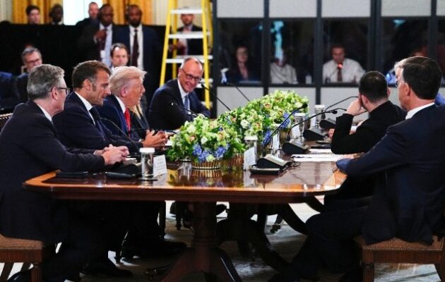 Συνάντηση Τραμπ με Ευρωπαίους ηγέτες:  Στο τραπέζι οι εγγυήσεις ασφαλείας και οι παραχωρήσεις εδαφών της Ουκρανίας