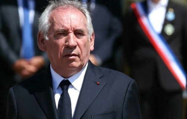 Γαλλία: Καταρρέει η κυβέρνηση Μπαϊρού – Δρακόντειες περικοπές άνω των 40 δισ.  ευρώ