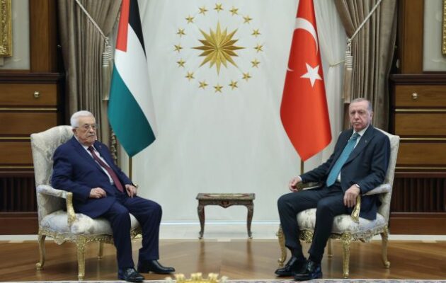 Ο Αμπάς της Παλαιστίνης στην Τουρκία για «προσκύνημα» στον «ψεδοχαλίφη» Ερντογάν