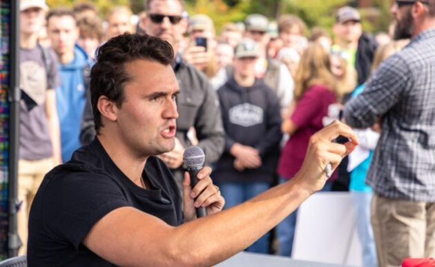 Εντοπίστηκε το όπλο της δολοφονίας του Τσάρλι Κερκ – Συνεχίζεται η αναζήτηση του δράστη